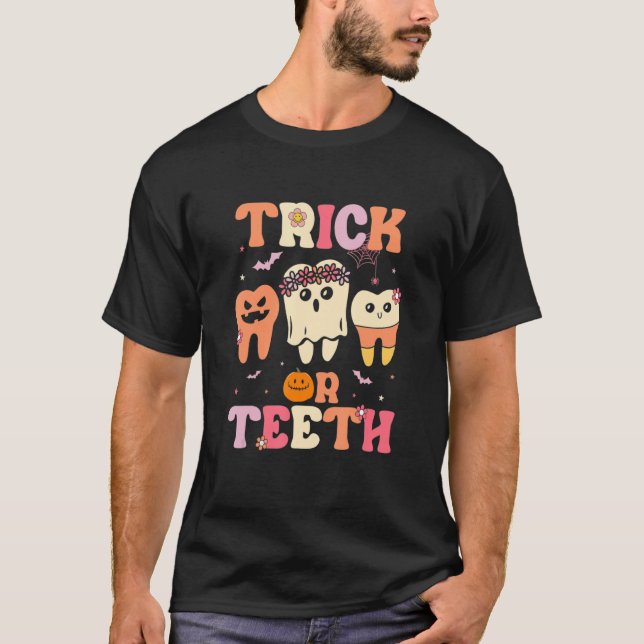 Trick Or Teeth Ghost Groovy Dental Halloween Treat T-Shirt (Front)