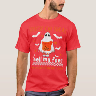 Trick Or Treat Smell My Feet Cute Ghost Haloween  T-Shirt