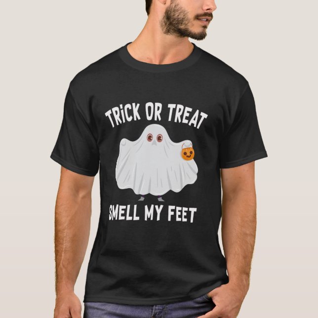 Trick or Treat Smell My Feet Funny Pumpkin Hallowe T-Shirt (Front)