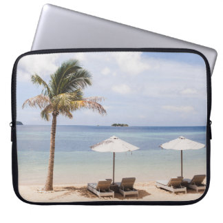 Tropical beach umbrellas: white, palm. laptop sleeve