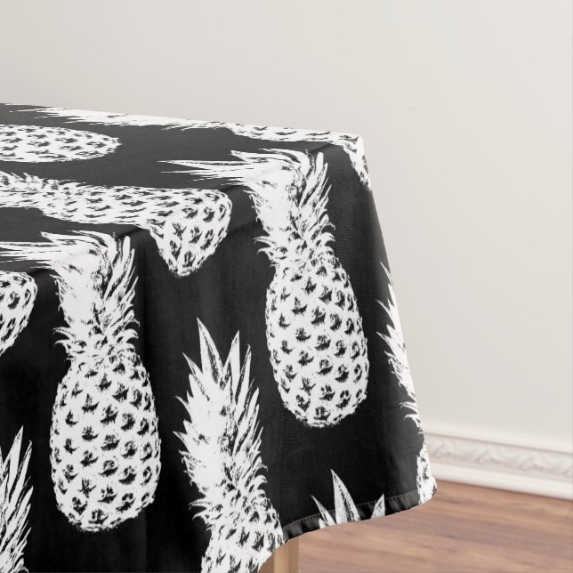 Tropical black pineapple fruit pattern tablecloth (In Situ)