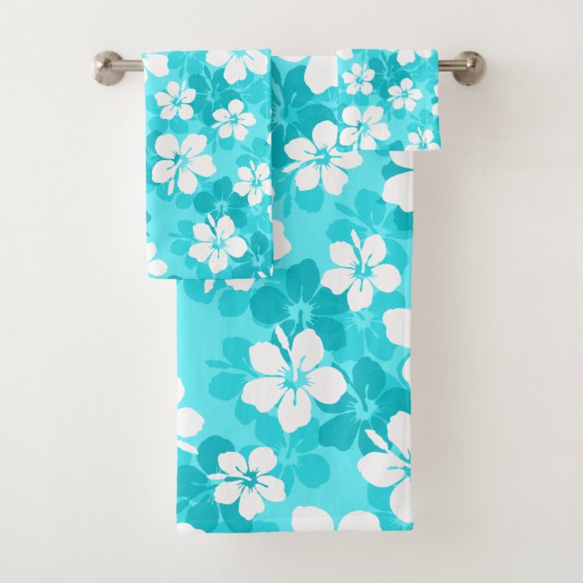Tropical Blue and White Hibiscus Flower Pattern Bath Towel Set (Insitu)