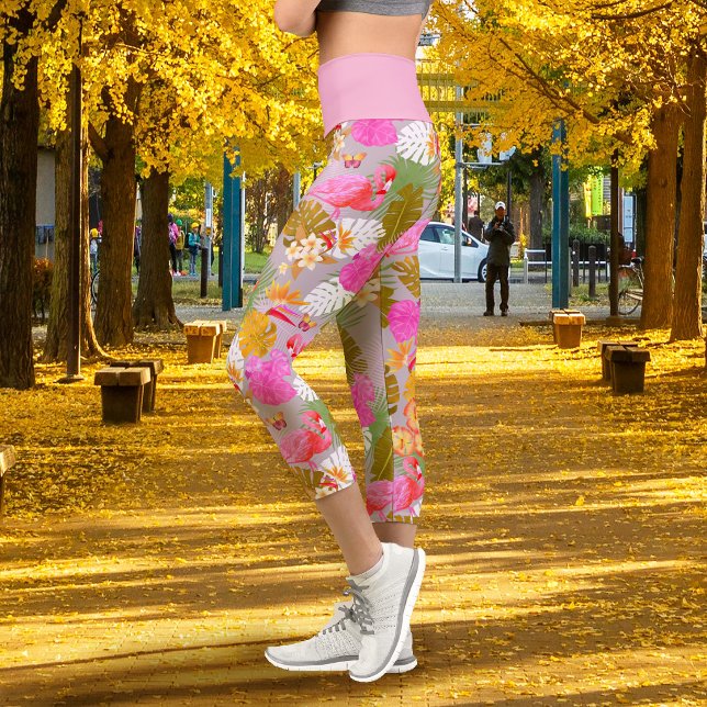 Tropical Flamingo Light Grey Capri Leggings (Tropical Flamingo Light Grey Capri Leggings)