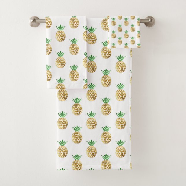 Tropical Hawaiian Gold Foil Pineapple Pattern Bath Towel Set (Insitu)