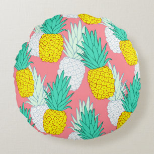 Tropical seamless pattern with exotic pineapples. round cushion