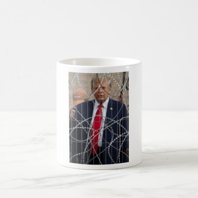 Trump 2024 coffee mug (Center)