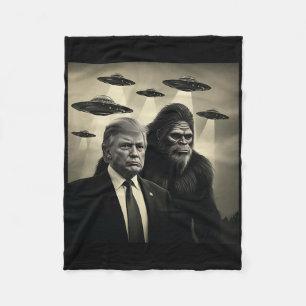 Trump Bigfoot Ufo Alien Encounter Conspiracy Funny Fleece Blanket
