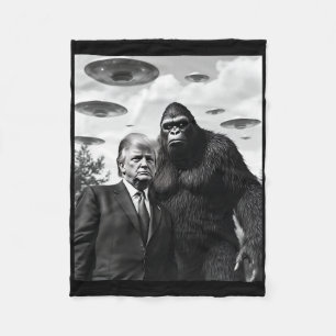 Trump Bigfoot Ufo Alien Encounter Extraterrestrial Fleece Blanket