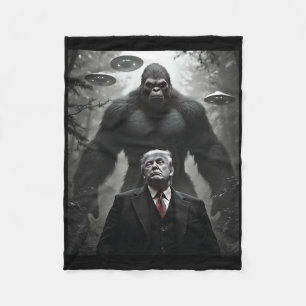 Trump Bigfoot Ufo Alien Encounter Visitation Consp Fleece Blanket