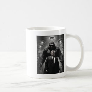 Trump Bigfoot Ufo Alien Extraterrestrial Encounter Coffee Mug