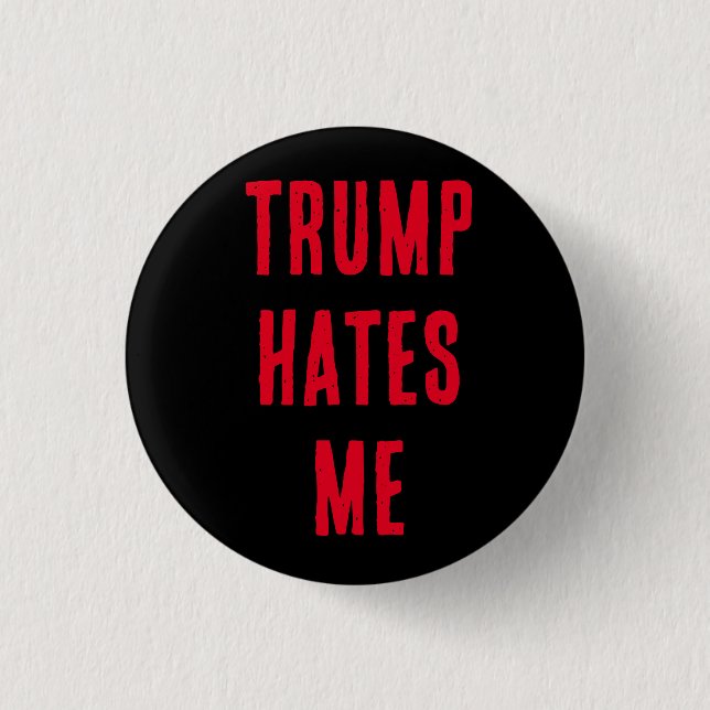TRUMP HATES ME! 3 CM ROUND BADGE (Front)