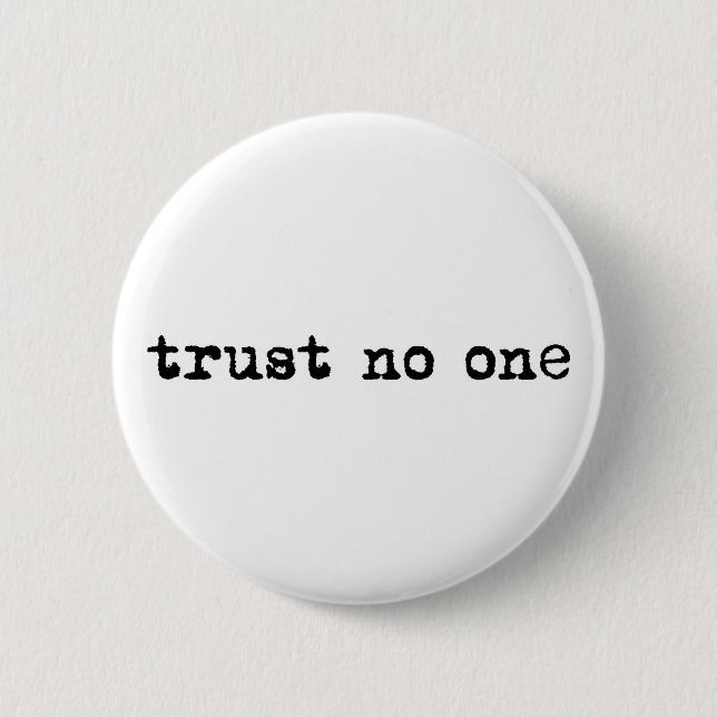 TRUST NO ONE 6 CM ROUND BADGE (Front)