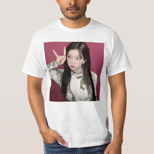 " tsuki billlie in 2022 " T-Shirt (Front)