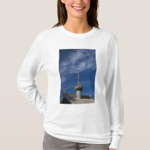 Ttraditional wooden Russian Orthodox church T-Shirt