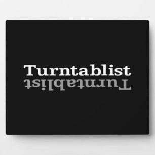 Turntablist ʇsılqɐʇuɹn⊥ plaque