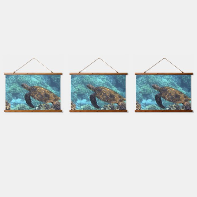 turtle in the sea hanging tapestry (Triple)