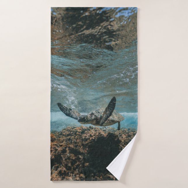 TURTLE ON THE MOVE BATH TOWEL (Bath Towel)