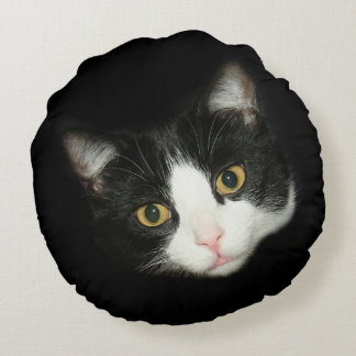 Tuxedo cat face round cushion