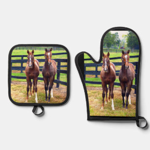 Two Friends Oven Mitt & Pot Holder Set