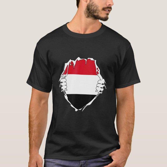 Two Hands Opening Yemen Flag Chest Yemeni Chest Fl T-Shirt (Front)