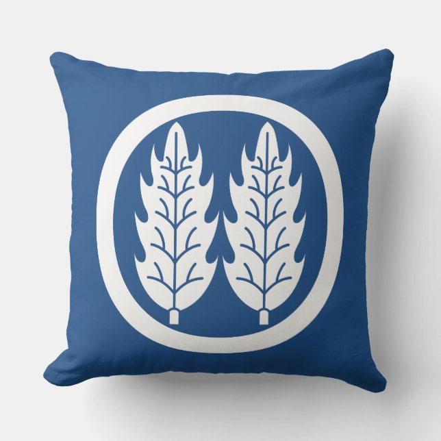 Two parallel holly leaves in circle cushion (Front)