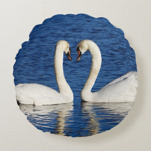 Two White Swans Form Heart Sign Round Cushion