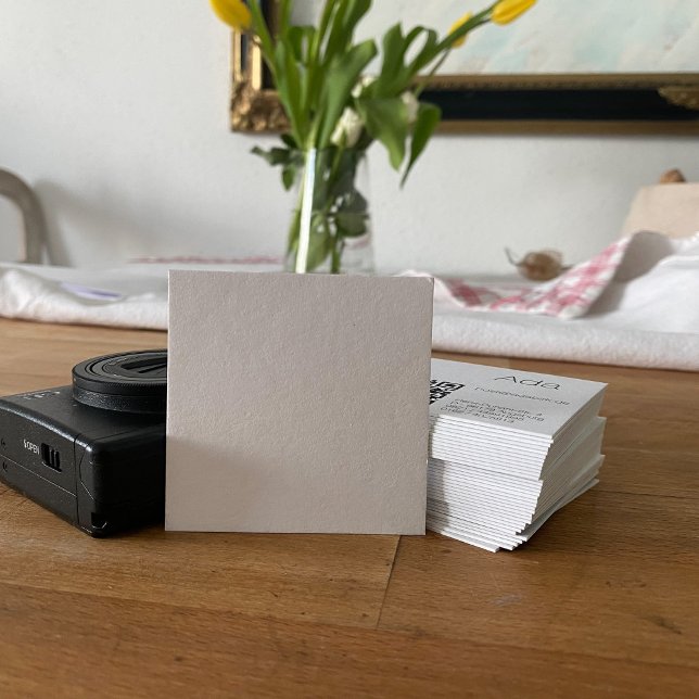 Typographie, gelb, schwarz, Cool und Dezent Square Business Card (Creator Uploaded)