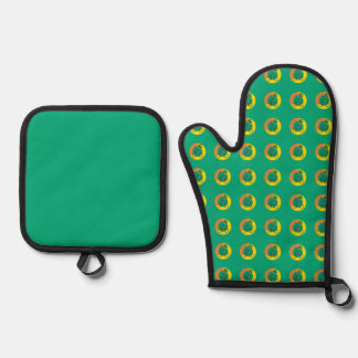 UFO bike team race Oven Mitt & Pot Holder Set