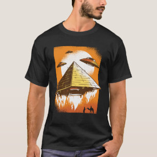 UFOs Flies Around Pyramids Alien Invasion For Bel T-Shirt