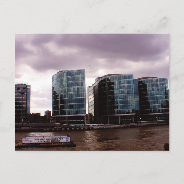 (UK) Thames London Postcard (Front)
