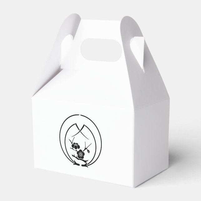 Ume branch in Embracing pine needles Favour Box (Front Side)