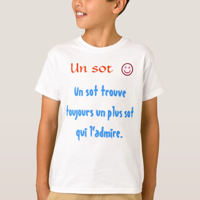 Un sot trouve toujours un plus sot qui l'admire. T-Shirt (Front)