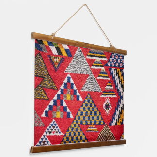 Un tapis mural inspiré du motif du tapis marocain hanging tapestry