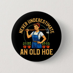 Underestimate an old gardener gardening vintage 6 cm round badge
