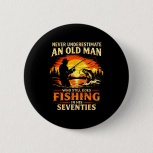Underestimate an old man who goes fishing in 70s 6 cm round badge