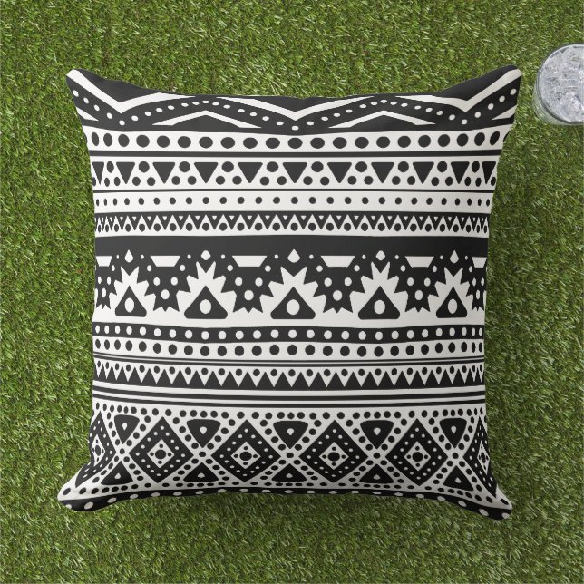 Unique Black And White Zigzag Stripes Tribal Art Cushion (Grass)