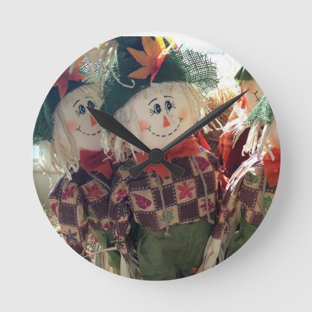 UNSCARY SCARECROW WALL CLOCK (Front)