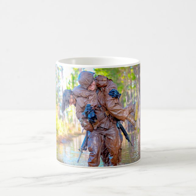 US COMBAT WOMEN COFFEE MUG (Center)