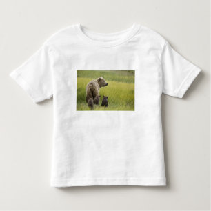 USA, Alaska, Lake Clark National Park. Grizzly Toddler T-Shirt