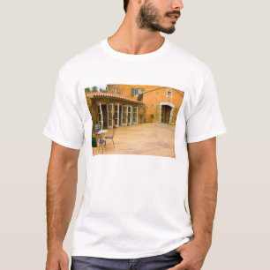 USA, California, Sonoma Valley, Patio at Viansa T-Shirt