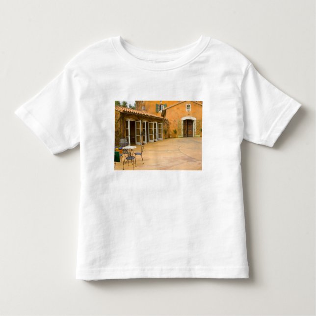 USA, California, Sonoma Valley, Patio at Viansa Toddler T-Shirt (Front)