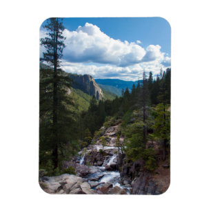 USA, California. Yosemite Valley Vista Magnet