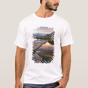 USA, Colorado, Rocky Mountain NP. Sunrise in T-Shirt