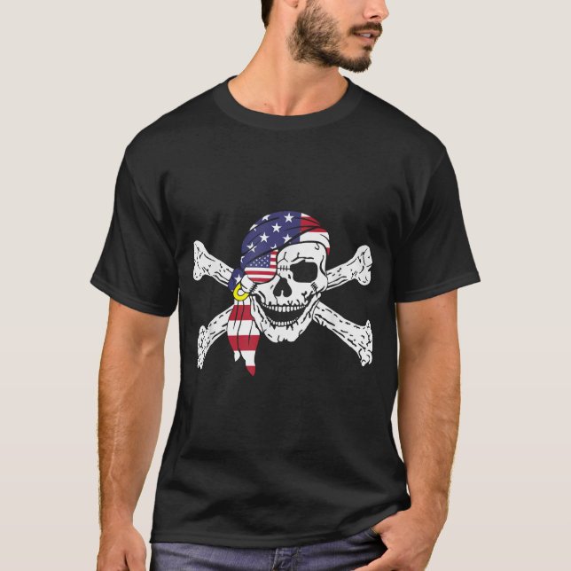 Usa Flag Patriotic Skull  Crossbones Pirate Men  T-Shirt (Front)