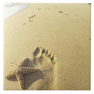 USA, Hawaii, Maui, Makena Beach, Footprint and Ceramic Tile