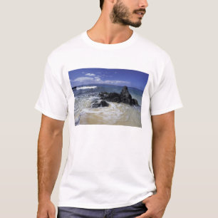 USA, Hawaii, Maui, Maui, Makena Beach, Surf on T-Shirt