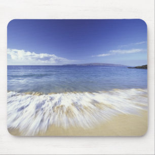 USA, Hawaii, Maui, Surf coming in to Makena Mouse Pad
