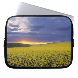 USA, Idaho, Swan Valley. A fiery sunset erupts Laptop Sleeve