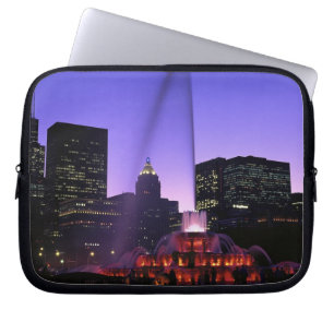 USA, IL, Chicago. Buckingham Fountain in Grant Laptop Sleeve