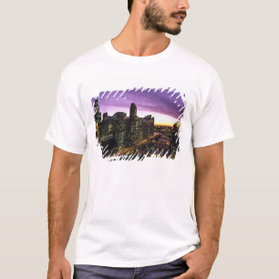 USA, IL, Chicago. Chicago skyline and river T-Shirt